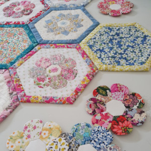 Field Of Blooms Pattern & QAYG Template & Mini Blossoms EPP Papers & Templates - Image 3