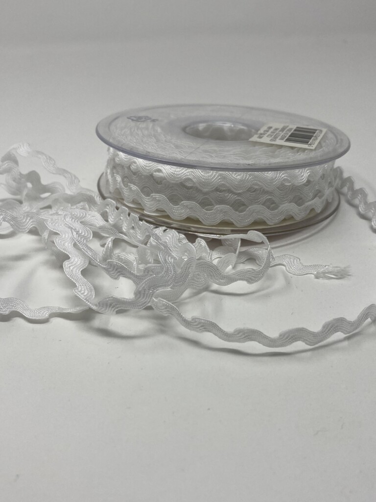 Line Of Ric Rac Ribbon Super Ribbons Ric Rac 5mm Wide Off White – Sew Hot