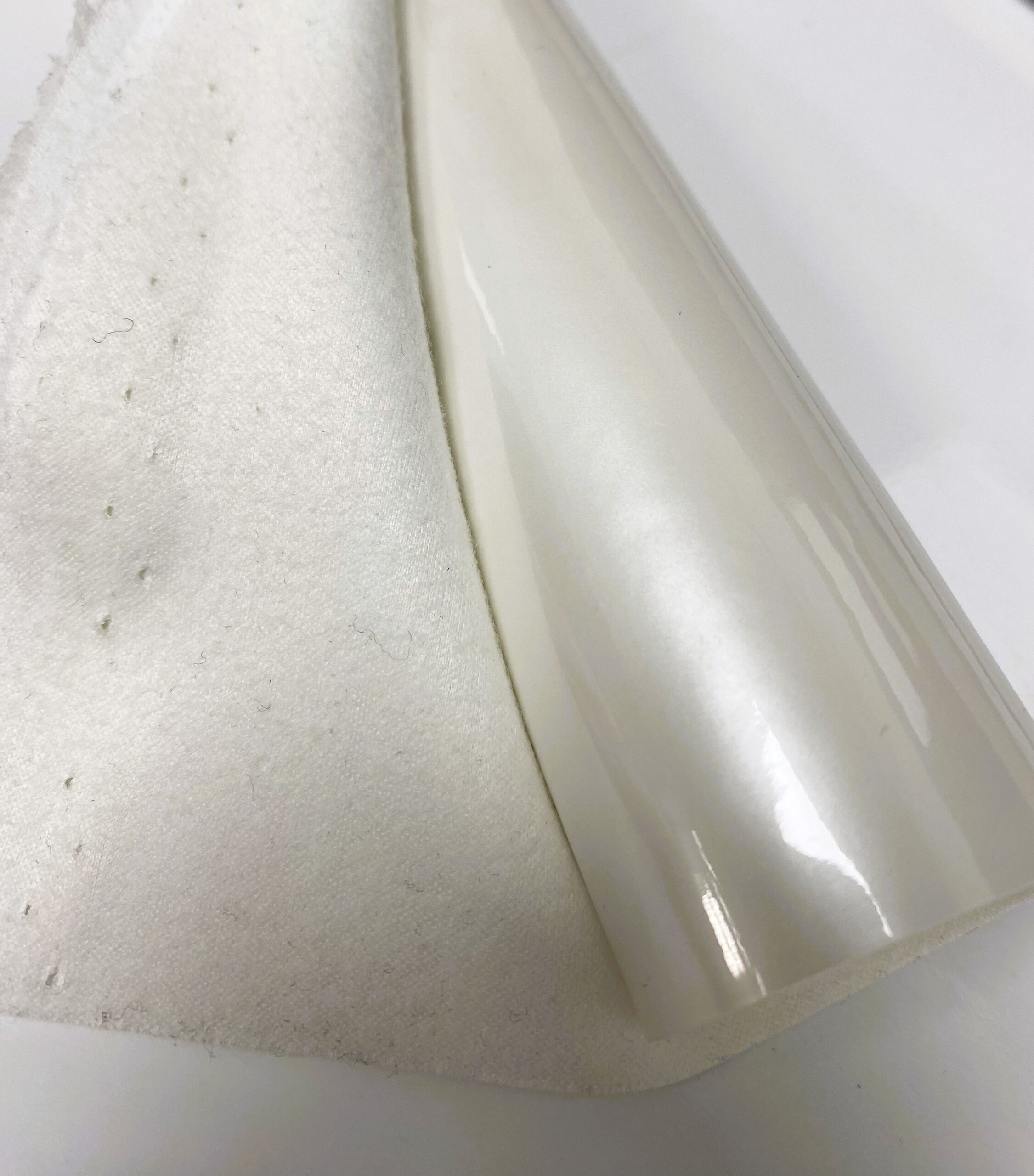 2024-11-12 13.05.05 Patent Vinyl Pearl Shimmer 50x135cm - Image 1