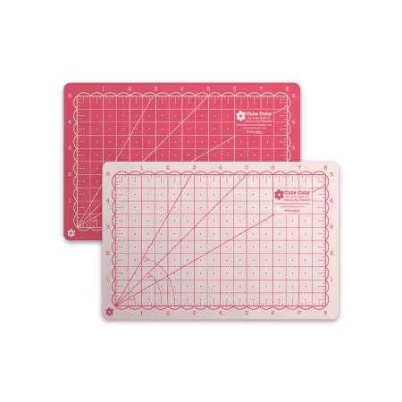STCM-48389 Lori Holt Cute Cuts™ Cutting Mat 5" x 8" Tea Rose and Latte - Image 1